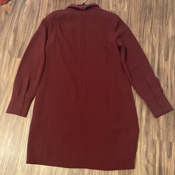 Burgundy Club Monaco Dress that Megan Markle Wore - Picture 3 of 3